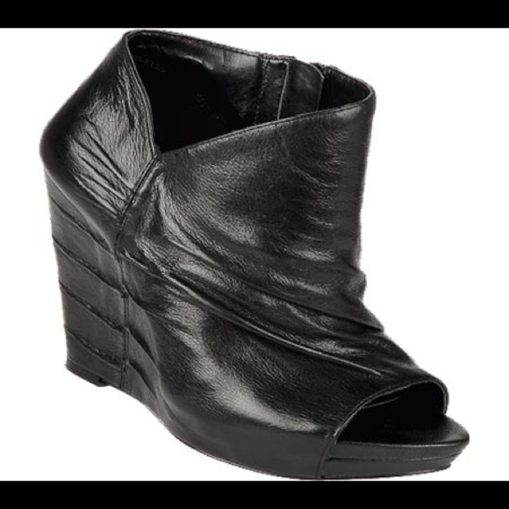 Carlos Santana Wedge Bootie Size 9.5 Black